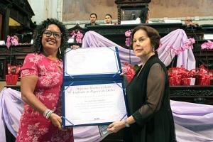 A desembargadora Suely Lopes (à direita) foi uma das dez homenageadas com o Diploma Mulher Cidadã