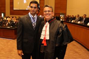 O Corregedor Geral da Justiça, Claudio de Mello Tavares, homenageia o juiz Anderson de Souza Bastos (Bahia)