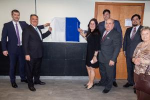 Presidente do TJRJ, desembargador Claudio de Mello Tavares, e representantes da atual gestão descerram a placa de inauguração das novas instalações da Dimex