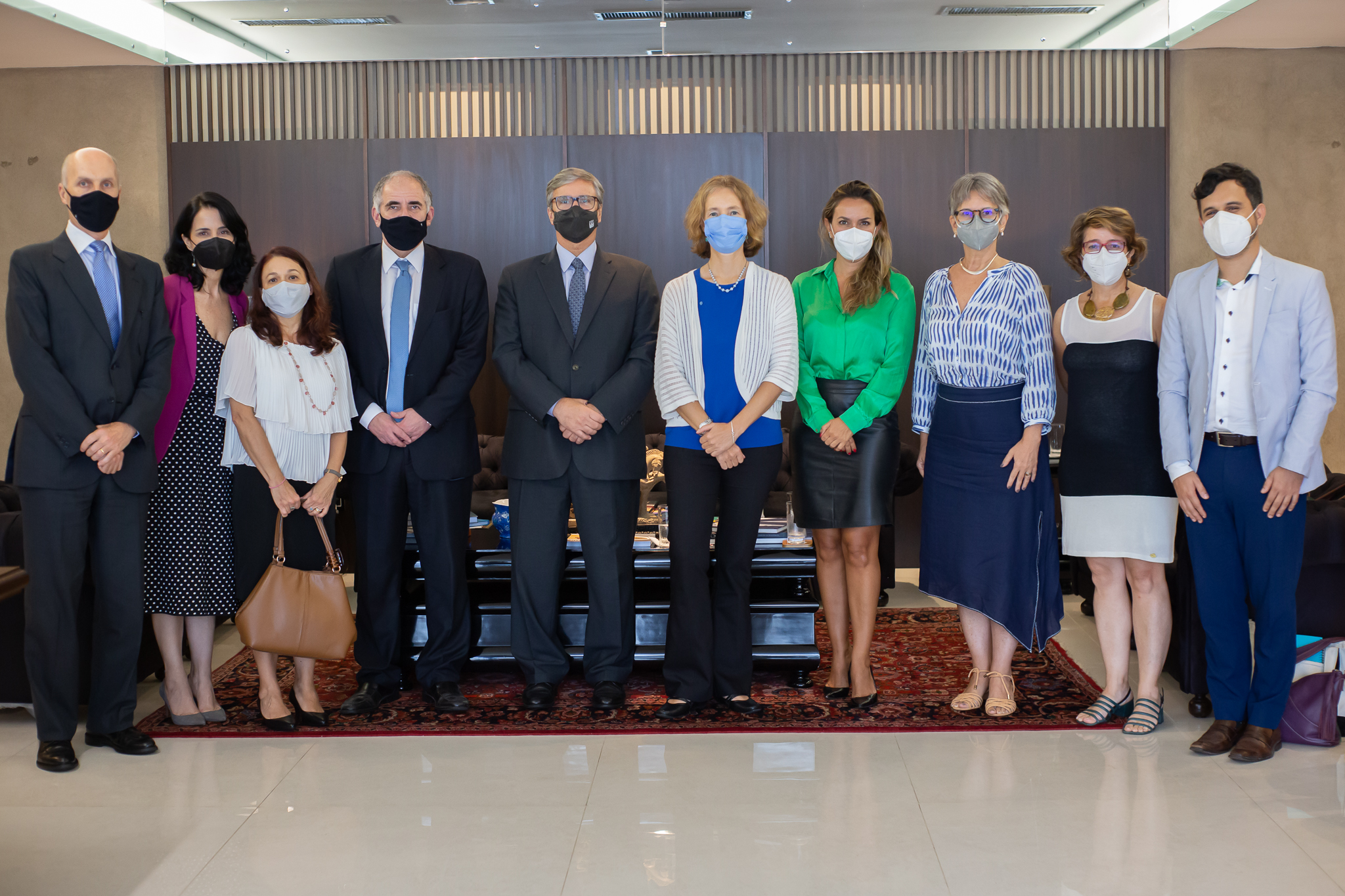 Da esquerda para direita: Juiz Alexandre Teixeira de Souza, Juíza Raquel Chrispino, Des. Daniela Brandão, Des. Marcos Basílio, Presidente, Florence Bauer (representante da UNICEF no Brasil), Juíza Vanessa Cavalieri, Luciana Phebo (coordenadora do UNICEF na região sudeste), Immaculada Pietro (oficial de comunicação do UNICEF)
