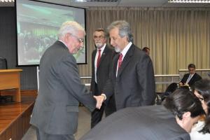 O Corregedor-Geral, Des. Azevedo Pinto e o Presidente da Câmara Brasileira do Comércio Eletrônico, Manoel Matos.