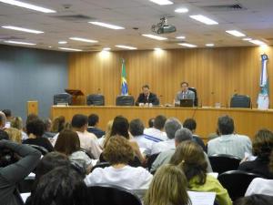 O Diretor da Divisão de Perícias do TJ, Marcio da Silva Oliveira e o Juiz Federal, Willian Douglas.