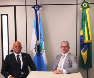 O Juiz Coordenador das Turmas Recursais, Dr. Paulo Jangutta, e o Presidente da Comissão dos Juizados Especiais (COJES), Desembargador Antônio Saldanha Palheiro.