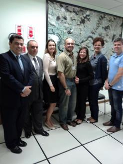 E equipe da DGFEX com a Juíza de Direito Dirigente do 10º NUR Drª. Leidejane Chieza Gomes da Silva.