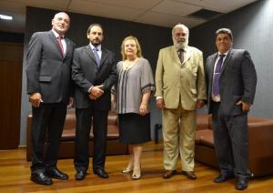 O Presidente da ANOREG/RJ, Carlos Firmo, o Juiz Auxiliar da CGJ Dr. Sérgio Ricardo, a Presidente do TJRJ, Des. Leila Mariano, o Corregedor Des. Valmir de Oliveira Silva e o Diretor da DGFEX, Marcelo El-Jaick