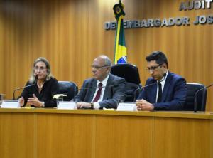 A corregedora-geral da Justiça, desembargadora Maria Augusta Vaz; o presidente do TJRJ, desembargador Luiz Fernando Ribeiro de Carvalho; e o desembargador do TJRJ, César Cury