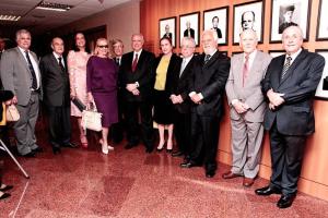 A atual Administração do TJRJ, com ex-segundos vice-presidentes durante a cerimônia de inauguração da galeria de retratos (Foto: Luis Henrique Vincent)