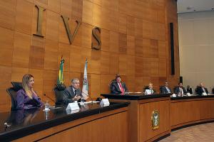 Juíza Renata Gil, o presidente do TJRJ, desembargador Milton Fernandes de Souza, ministro Luiz Fux,  juiz Aiston Henrique, desembargador Joaquim Domingos, Tiago Salles e o  desembargador Ricardo Rodrigues de Souza.