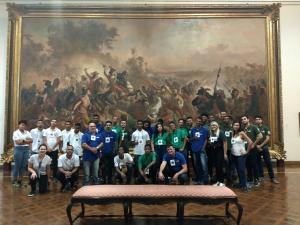 Integrantes dos projetos Começar de Novo, Jovens Mensageiros, Justiça pelos Jovens e Pais Trabalhando, durante visita ao Museu Nacional de Belas Artes