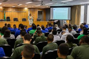 A assistente social Neige Motta incentivou o público a ter autoconfiança.