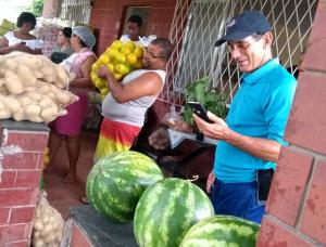Foram entregues nesta segunda-feira (30/3) produtos de hortifruti no abrigo CAS da Taquara, que abriga adultos com problemas psiquiátricos