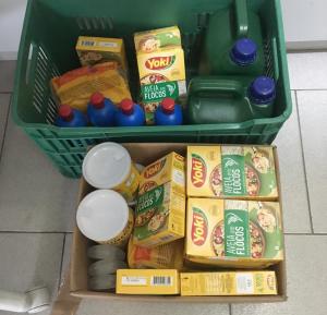 As crianças atendidas pelo Lar Dona Meca receberam produtos específicos, como leite em pó e aveia, na segunda-feira (dia 30)