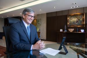 O presidente do TJRJ, desembargador Henrique Carlos de Andrade Figueira, durante a live