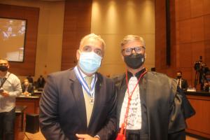 Presidente da Assembleia Legislativa, Deputado Estadual André Luiz Ceciliano, recebe colar das mãos do presidente do TJRJ, desembargador Henrique Carlos de Andrade Figueira