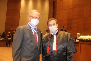 Advogado Alberto Orleans e Bragança recebe colar das mãos do 3º vice-presidente do TJRJ, desembargador Edson Aguiar de Vasconcelos