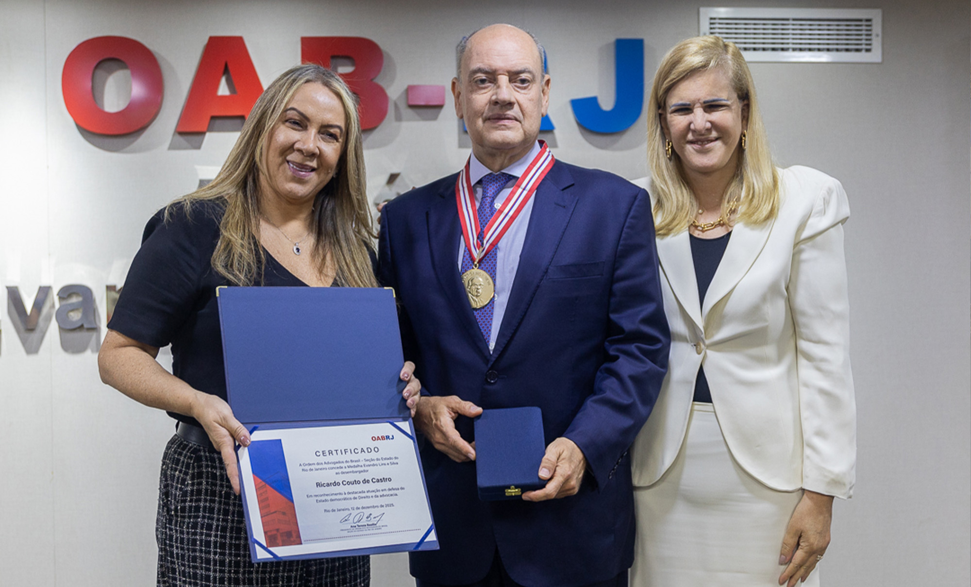 imagem - Homenagem da OAB-RJ a profissionais do Direito é entregue ao presidente do TJRJ Homenagem da OAB-RJ a profissionais do Direito é entregue ao presidente do TJRJ 