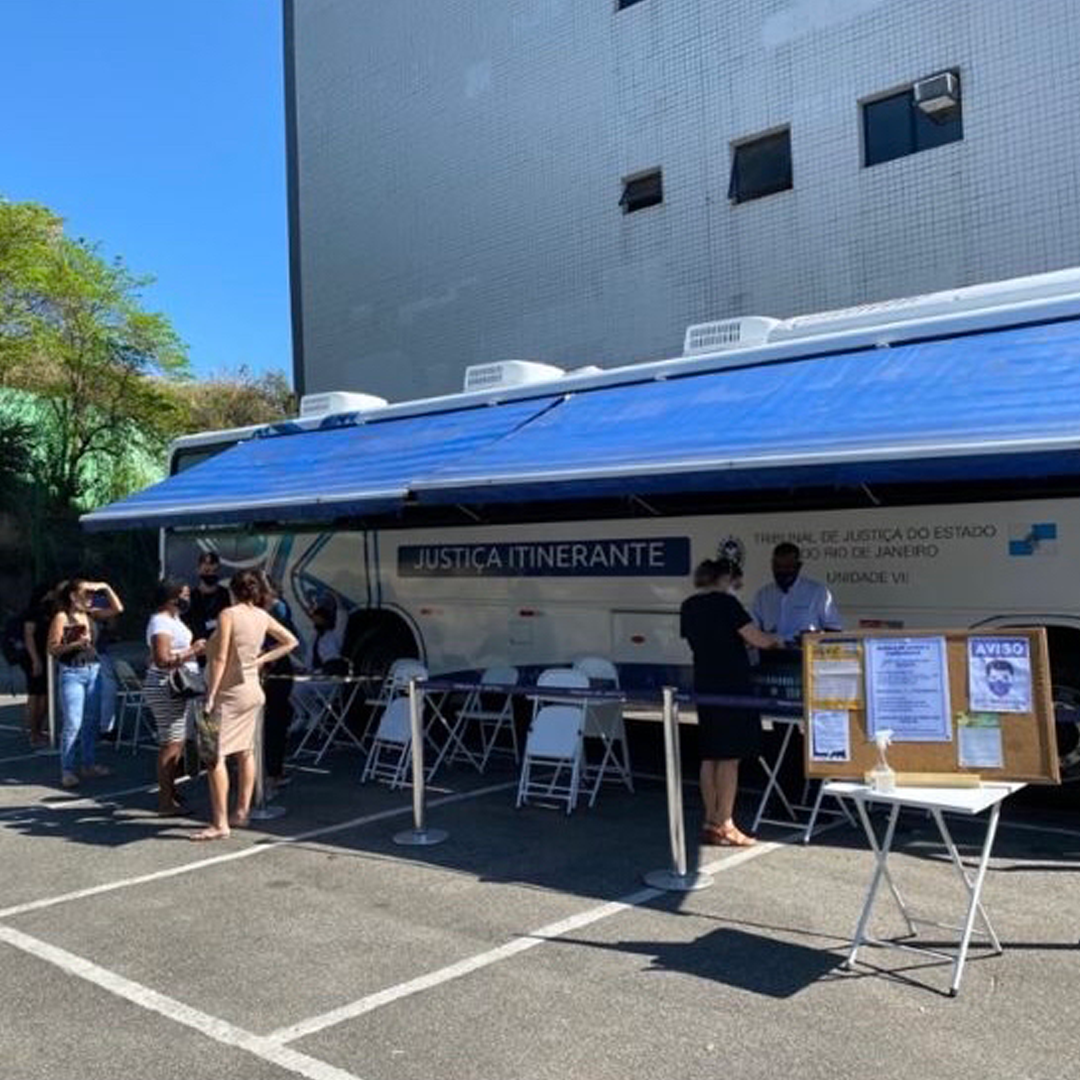 Ônibus do Justiça Itinerante atende população