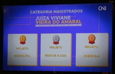  Desembargador Wagner Cinelli conquista terceiro lugar com o projeto "Sobre ela"