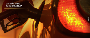 #ParaTodosVerem: Acima, à esquerda, o título “EMENTÁRIO DE JURISPRUDÊNCIA”. Imagem do bico de abastecimento conectado ao tanque de uma automóvel, com o farol dianteiro, na cor laranja, aceso.