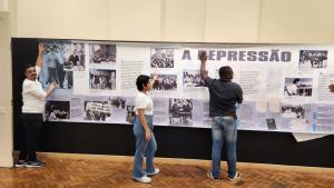 Montagem da exposição no Museu da Justiça em Niterói.