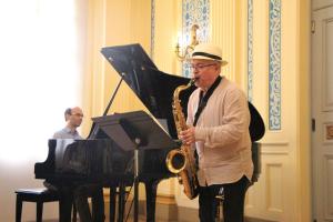 O pianista Pablo Panaro e o saxofonista Marco Túlio, no Música no Museu