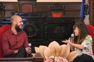 O arte educador do Museu da Justiça, Whiverson Reis e a convidada, Sarah Christina Carvalho.