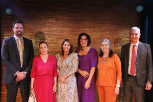 Da esquerda para a direita: Dr. Renê Freitas; Desa. Suely Lopes; Dr. Mariana Corrêa; Desa. Aglaé Tedesco; Des. Wagner Cinelli;