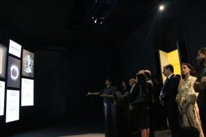 As novas salas de exposição são apresentadas ao presidente do TJRJ