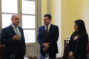 O Des. Ricardo Couto de Castro, presidente do TJRJ, o Sr. Alexandre Pereira, da Vale, e a Desa Renata França, do TJRJ.