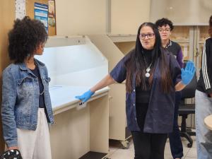 Elizabeth Neves, arquivista, historiadora e restauradora do Museu da Justiça