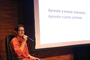 Zé Angel Pérez, (Cuba, 1992), é artista visual imigrante e arte-educador