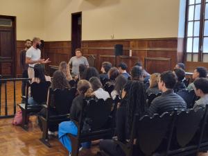 Coletivo Direito Popular da UFF realizada visita mediada em Niterói