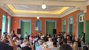 Apresentação do projeto...: Da esquerda para a direita: Daniel Sombra (Diretor do departamento de ações estratégicas e intersetoriais do Iphan); Fernanda Castro (Presidente do Instituto Brasileiro de Museus – IBRAM); Leandro Grass (Presidente do Instituto do Patrimônio Histórico e Artístico Nacional – IPHAN); Rosi Silva (Prefeita municipal de Vassouras); Patrícia Correa (Superintendente estadual do IPHAN)