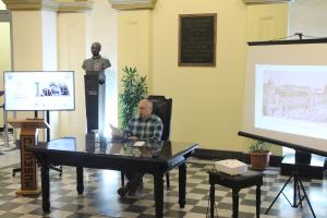 Prof. André Chevitarese, profere a palestra do lançamento