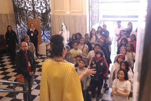 Visita com as Deusas Maat e Themis recebe escola Municipal