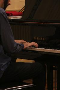 Música no Museu recebe o pianista Rodrigo Derzie