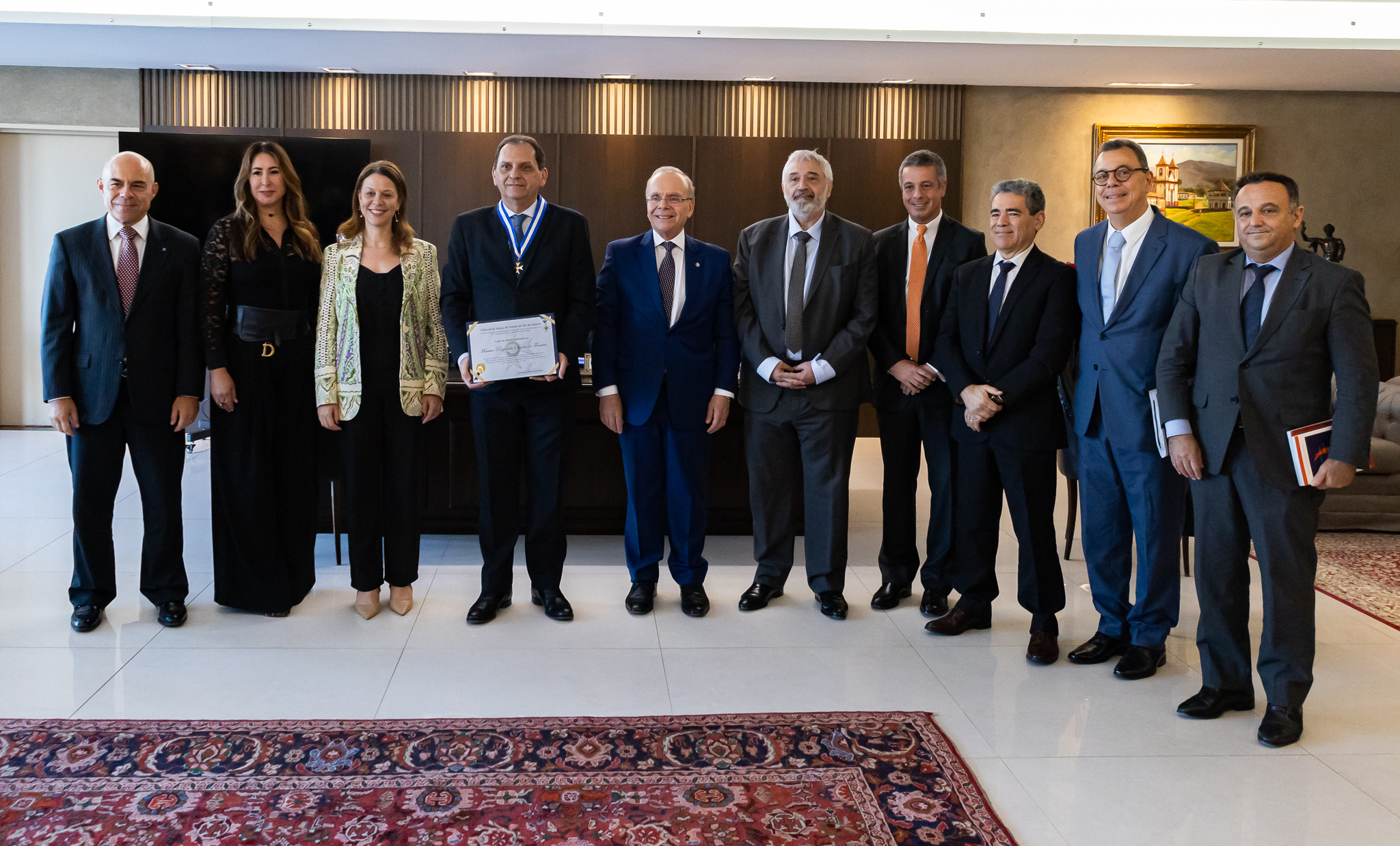 Participaram da cerimônia de entrega do Colar o desembargador federal Theophilo Antonio Miguel Filho, a desembargadora Ana Cristina Nascif Dib Miguel,  a juíza Eunice Haddad, presidente da Amaerj;  o ministro Reynaldo Soares da Fonseca, agraciado com a honraria;  o desembargador Ricardo Cardozo, presidente do TJRJ; o desembargador Gabriel de Oliveira Zéfiro,  o desembargador Mauro Martins, o desdesembargador Carlos Santos de Oliveira, o desembargador federal Aluisio Mendes e o desembargador Marco Aurélio Bezerra de Melo, diretor-geral da Emerj