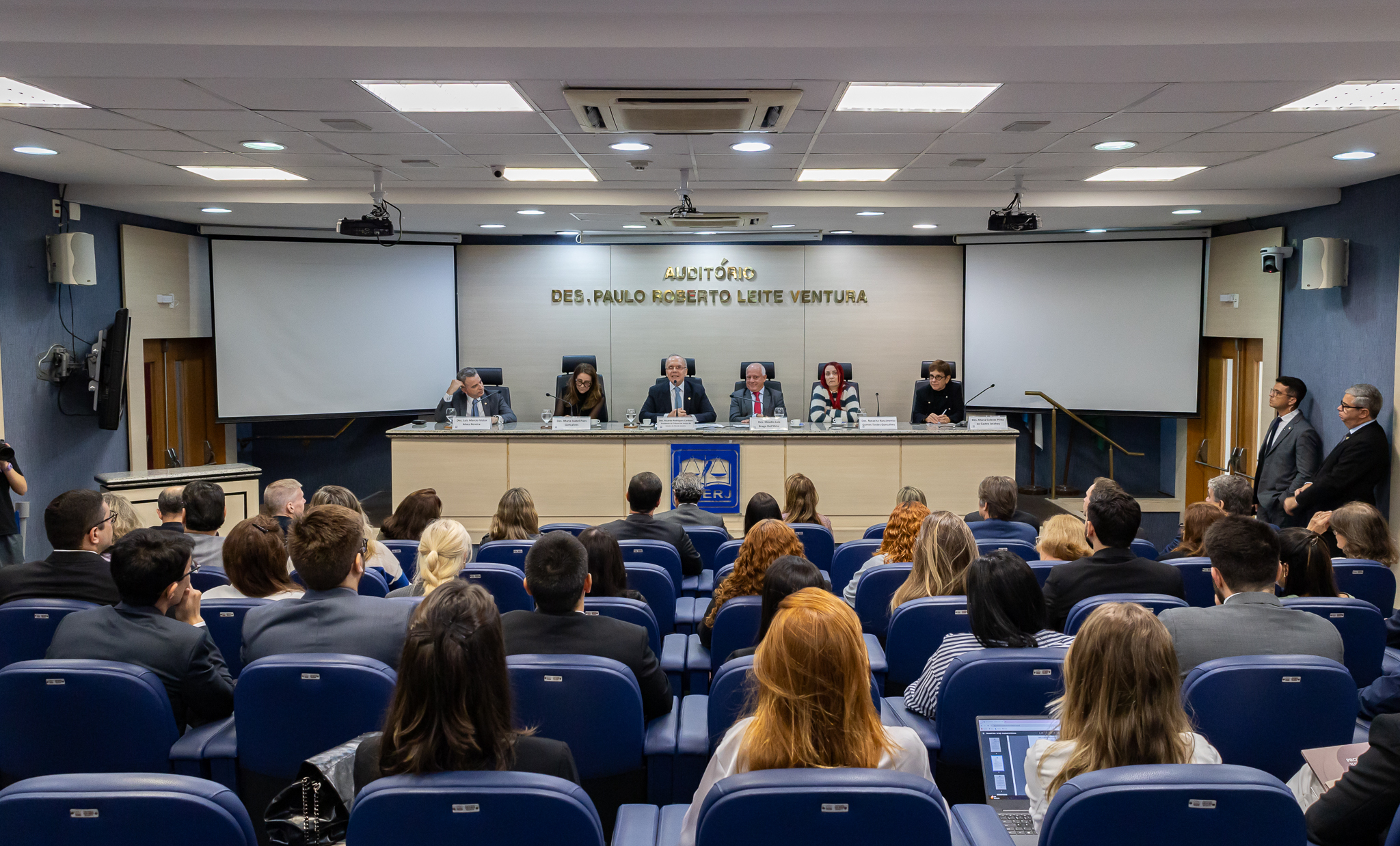 O presidente do TJRJ, desembargador Ricardo Cardozo, apresenta aula inaugural aos novos juízes aprovados no XLIX Concurso para Ingresso na Magistratura de Carreira