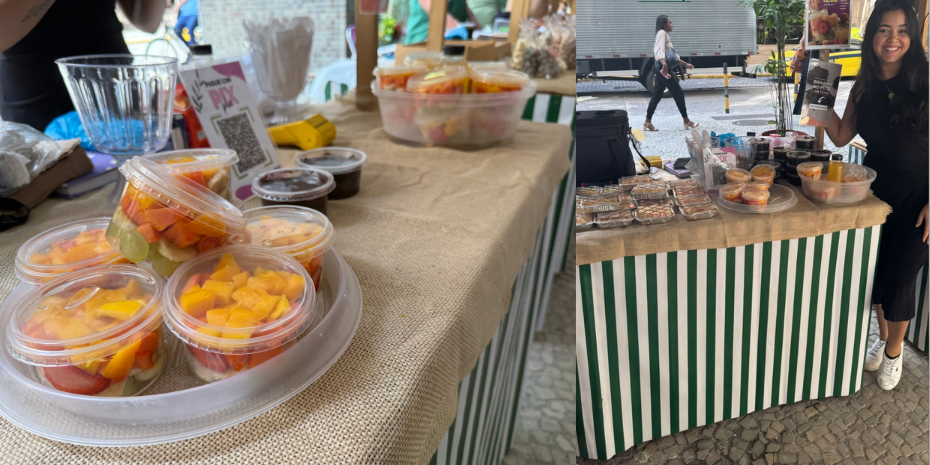 A imagem mostra uma barraca da feira com diversos potes de saladas de frutas e uma moça segurando um deles