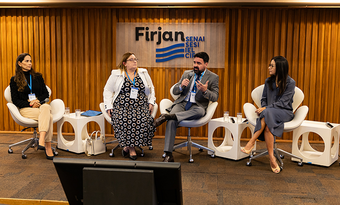 As juízas Ana Carolina Vieira de Carvalho (TRF-2); Cláudia Márcia Gonçalves Vidal (TJRJ); e Ellen Garcia Mesquita (TJRJ) e o juiz Daniel Marques Borges (TJRJ) participaram do painel sobre “Boas Práticas e Consensualidade”  