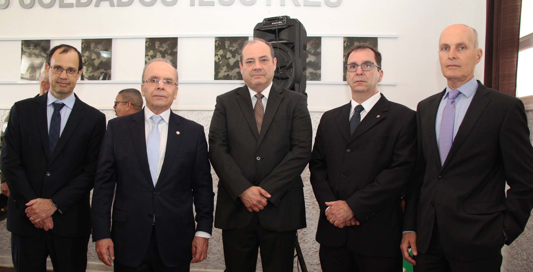 O juiz Carlos André Spilman com o desembargador Ricardo Cardozo, os juízes José Cláudio de Macedo Fernandes e Adriano Binato Castro e o desembargador Alexandre Teixeira Souza