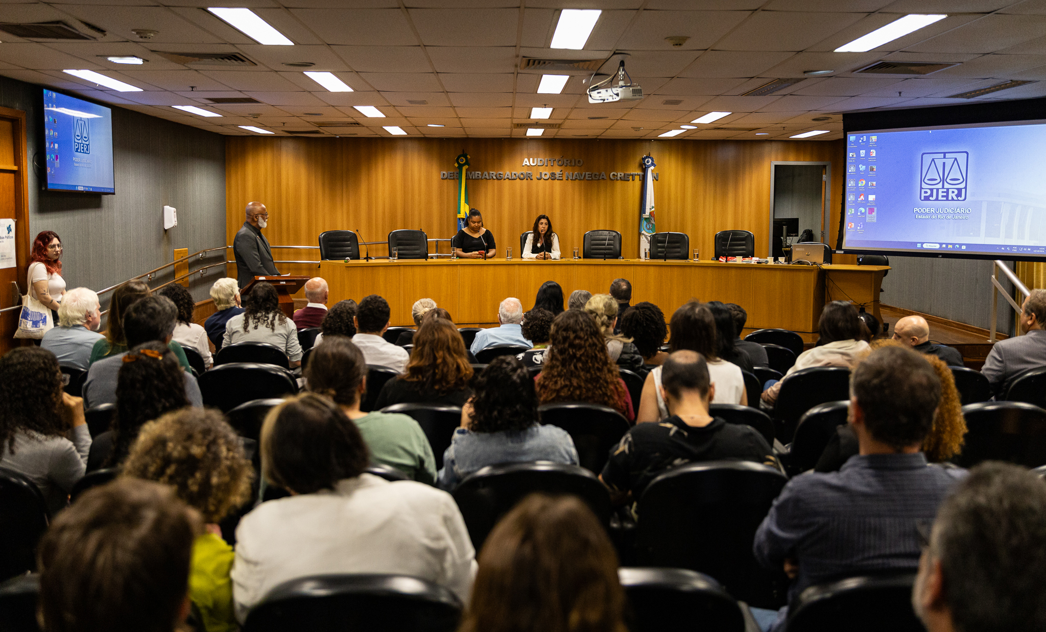A presidente da Cosus, desembargadora Teresa de Andrade Castro Neves, abre o evento do CPRJ no TJRJ