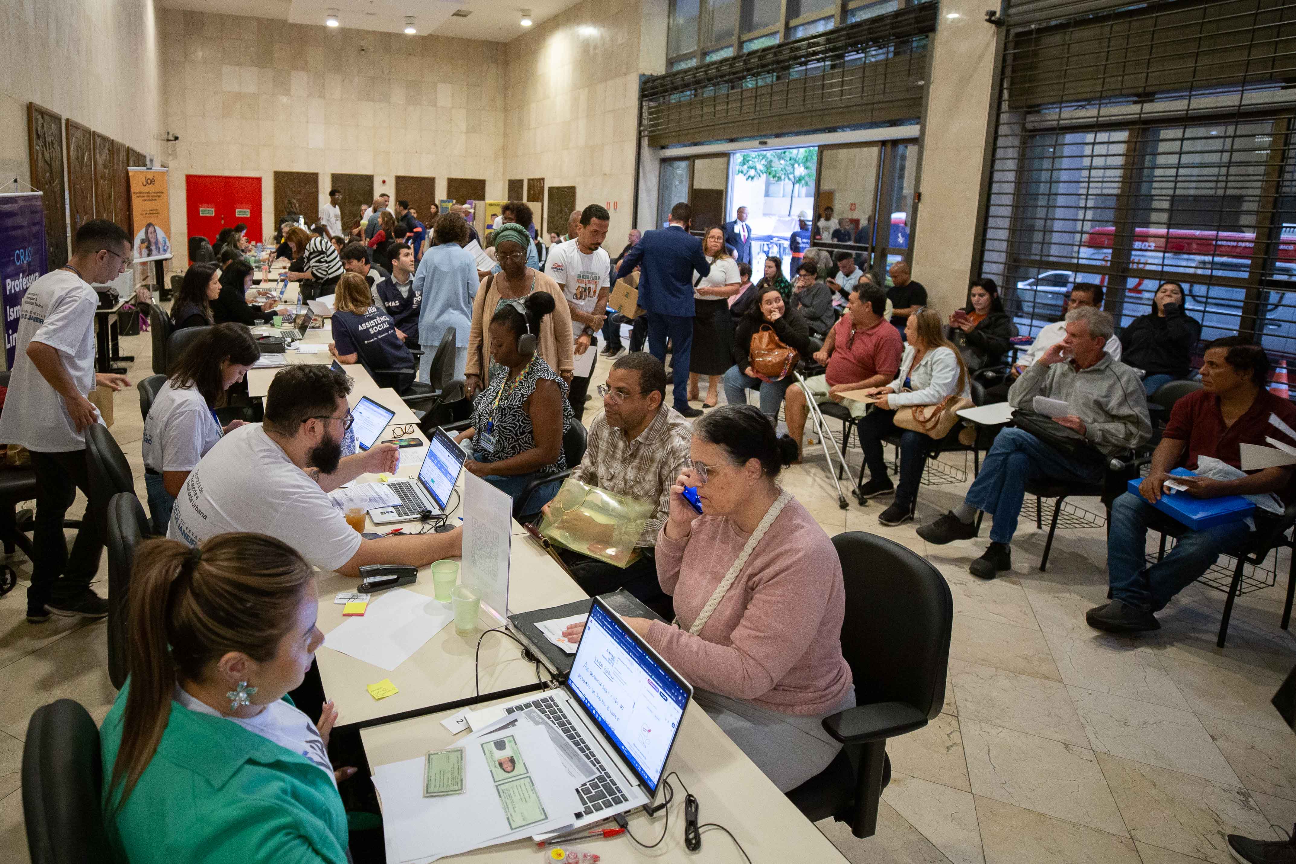 Imagem do térreo da Lâmina III durante atendimentos 