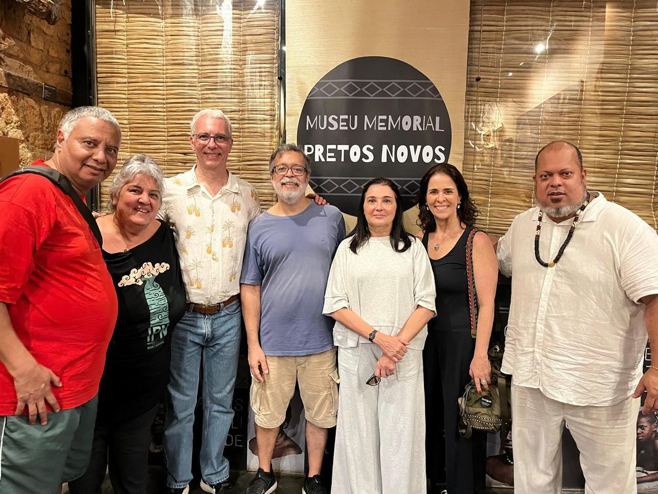 O advogado e presidente da CEVENB-OABRJ Humberto Adami, a presidente do Instituto dos Pretos Novos Mercedes Gonzalez, o desembargador Wagner Cinelli (presidente dos Cogens), o juiz Ricardo de Andrade, a desembargadora Patricia Serra (vice-presidente dos Cogens), a juíza Raquel Chrispino e Alexandre Arantes