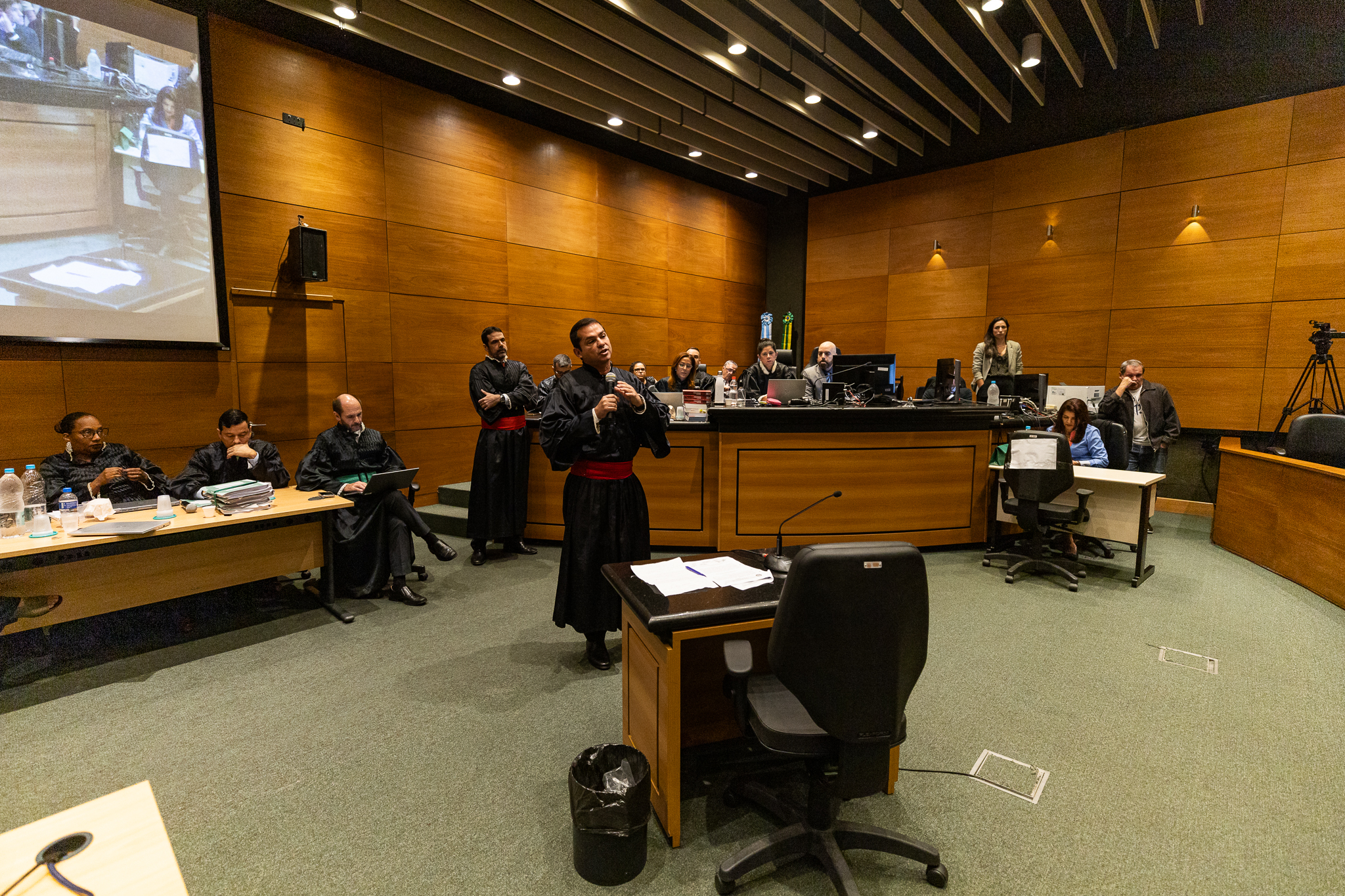 Durante sustentação oral, promotor Fábio Vieira pede condenação dos réus 