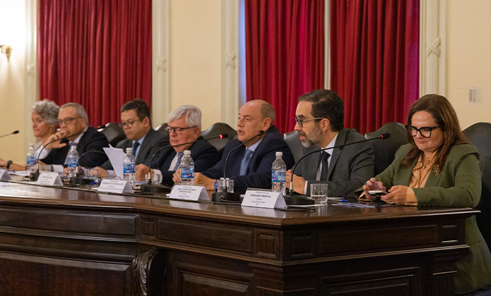 Da esquerda para direita: professora doutora Caitlin Mulholland; desembargador federal do TRF da 2ª Região Luiz Paulo da Silva Araújo Filho; professor doutor Marilson Santana; ministro do STJ Herman Benjamin; presidente do TJRJ, desembargador Ricardo Couto de Castro; professor doutor Carlos Edison do Rêgo; e professora doutora Fernanda Pimentel