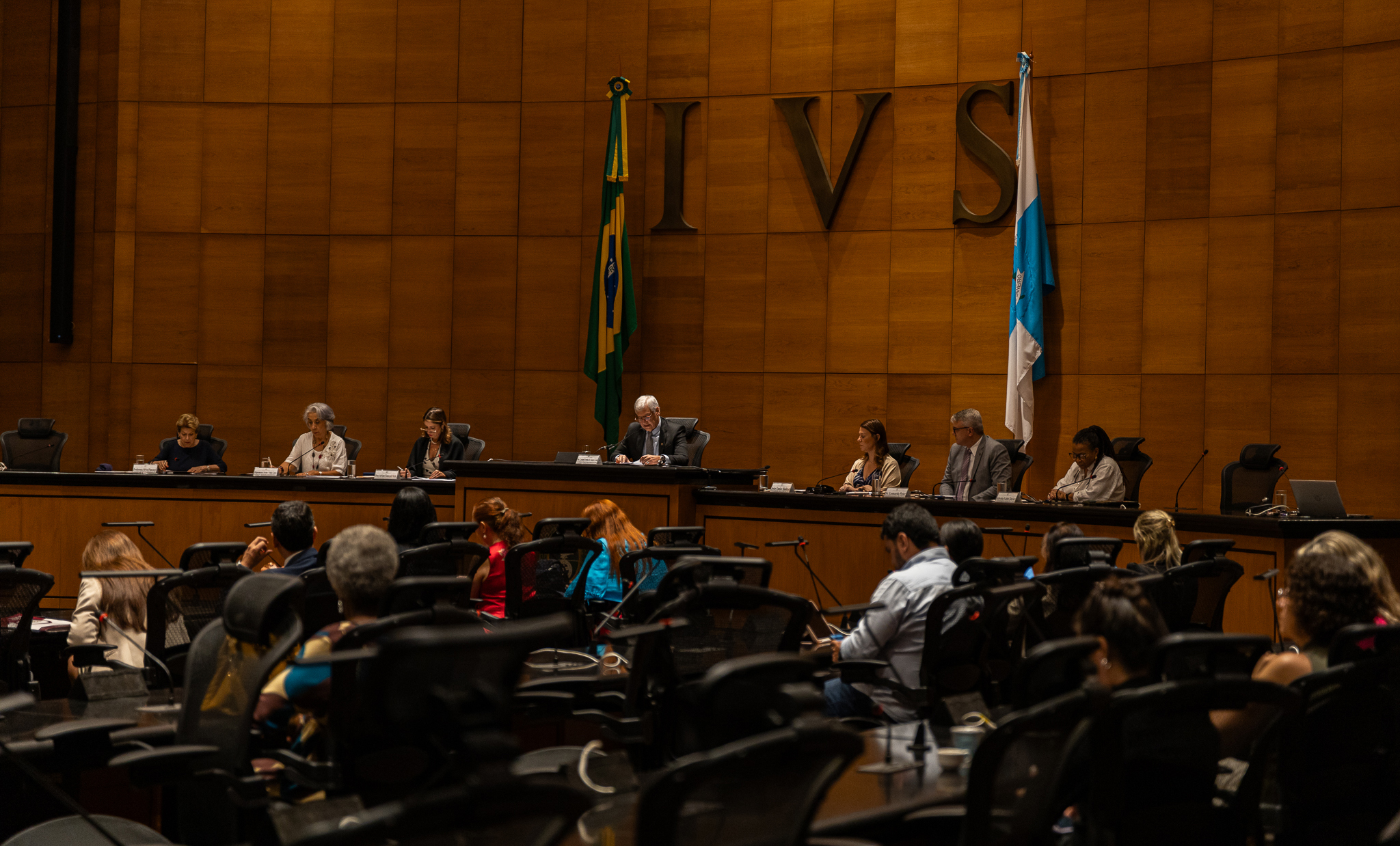 O desembargador Caetano Ernesto da Fonseca Costa, 1° vice-presidente do TJRJ (centro), participou da abertura representando o presidente Ricardo Rodrigues Cardozo, e destacou a importância das discussões para a redução das desigualdades de gênero