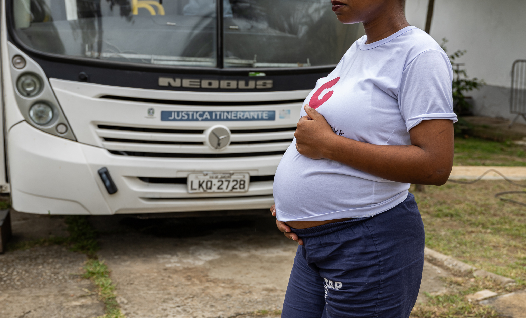 Grávida, Tatiana* aproveitou a ida da JI para dar início a confecção de novos documentos para que possa replanejar a vida 