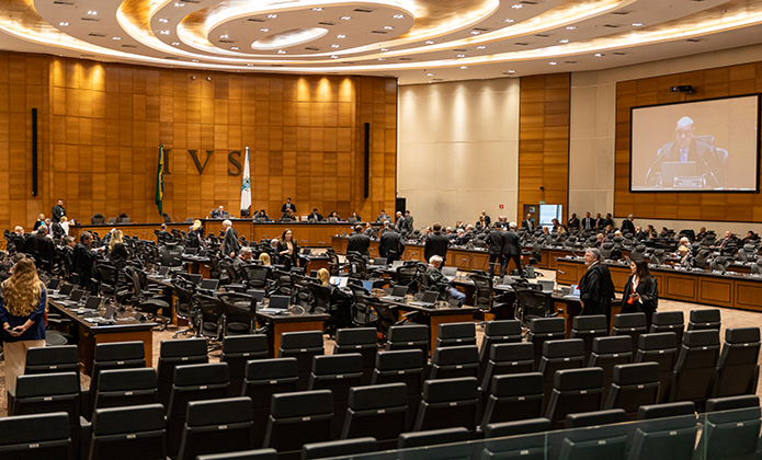 Imagem aberta do Tribunal Pleno durante votação para escolha da listra tríplice para vaga no TRE-RJ 