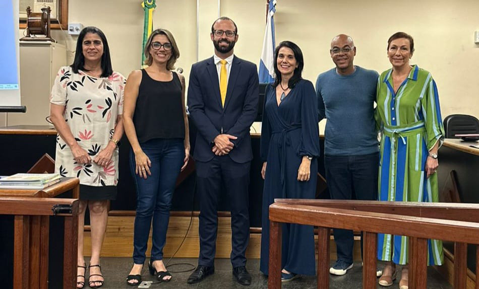 O juiz Daniel Konder de Almeida (ao centro), presidente do Fórum Nacional de Justiça Protetiva (Fonajup), coordenador do Centro Judiciário de Solução de Conflitos e Cidadania (Cejusc) de Valença falou sobre o "Etarismo" durante encontro com especialistas